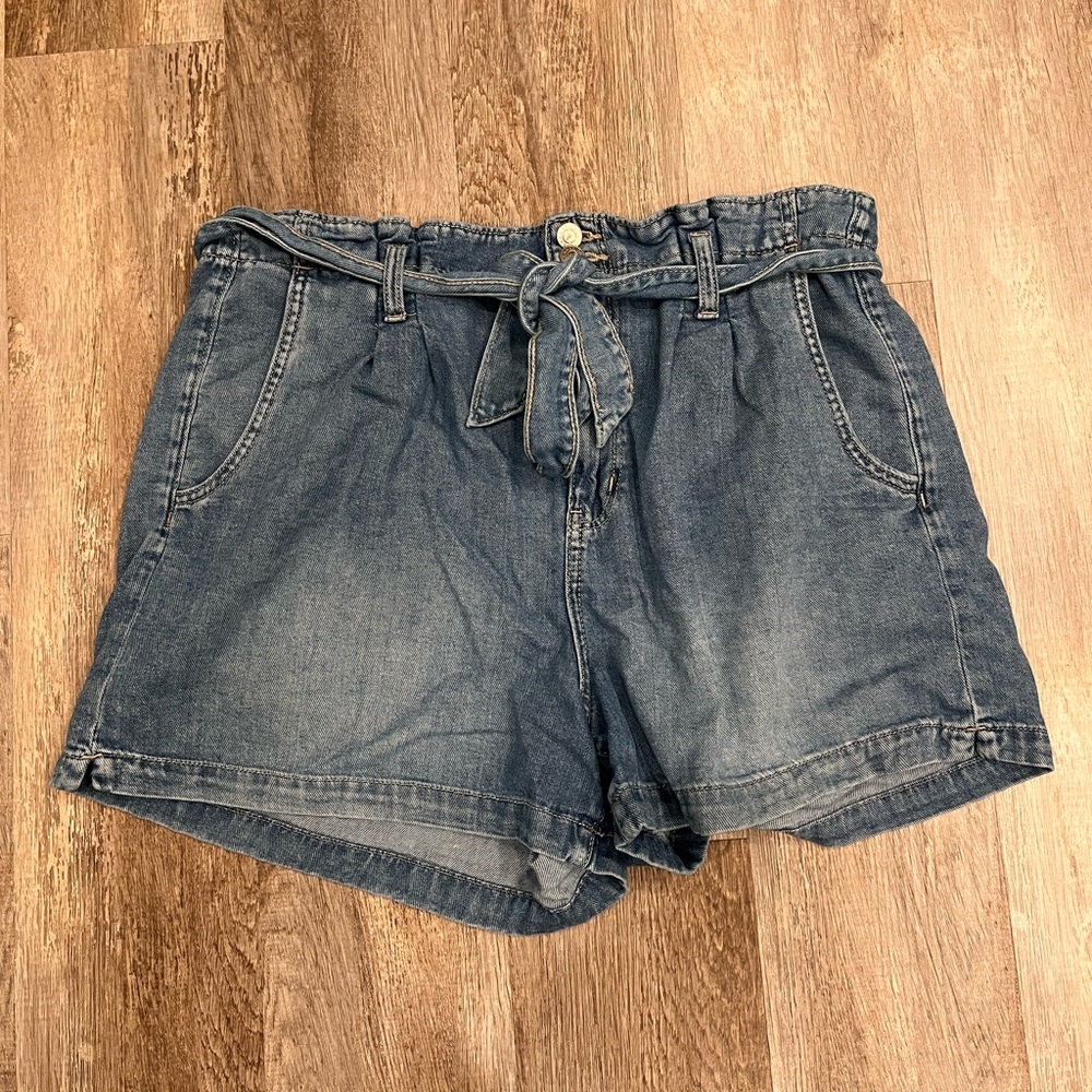 American Eagle Women's Vintage Blue High Waist Belt Mom Jean Short US 16